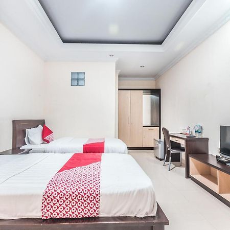 Oyo 1667 Wisma Lux Barkah Джакарта Екстериор снимка