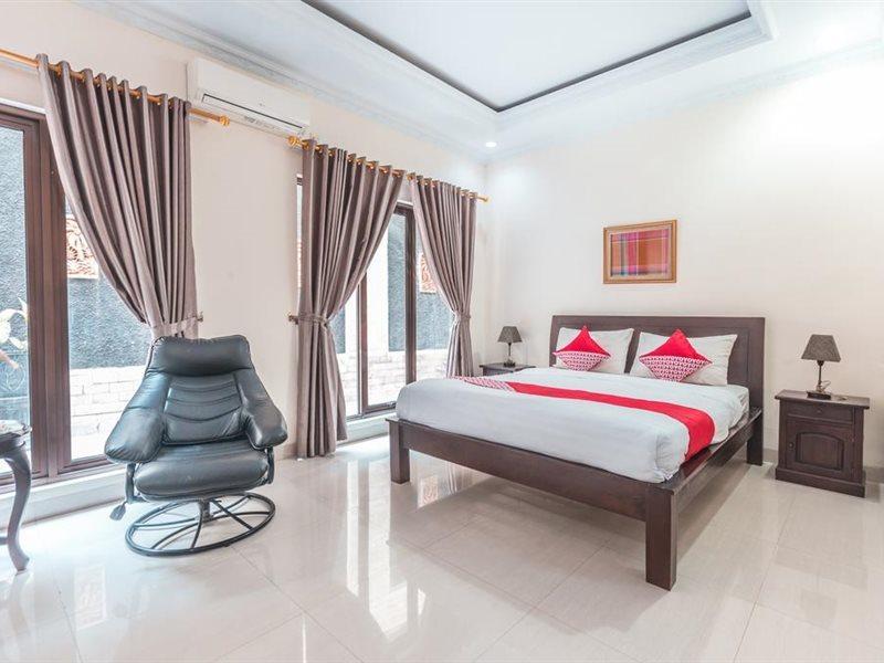 Oyo 1667 Wisma Lux Barkah Джакарта Стая снимка