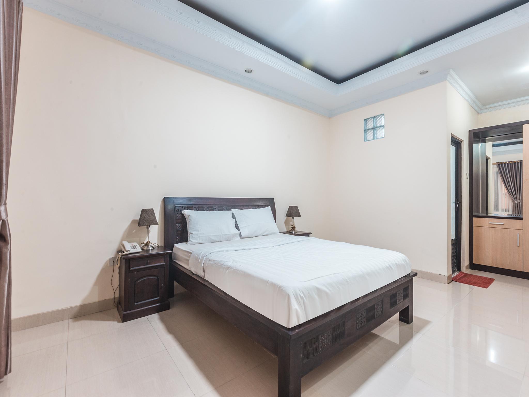 Oyo 1667 Wisma Lux Barkah Джакарта Екстериор снимка