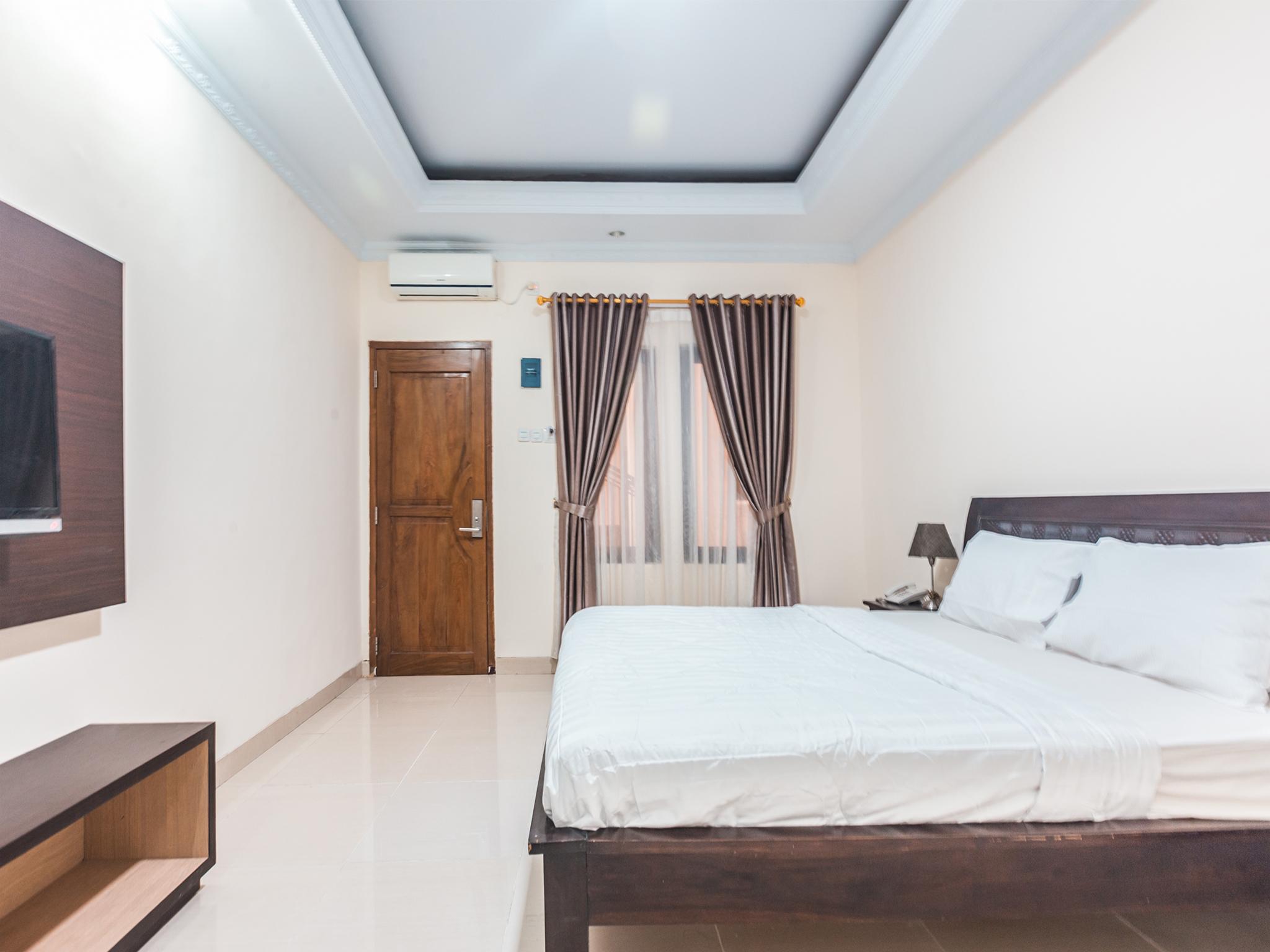 Oyo 1667 Wisma Lux Barkah Джакарта Екстериор снимка