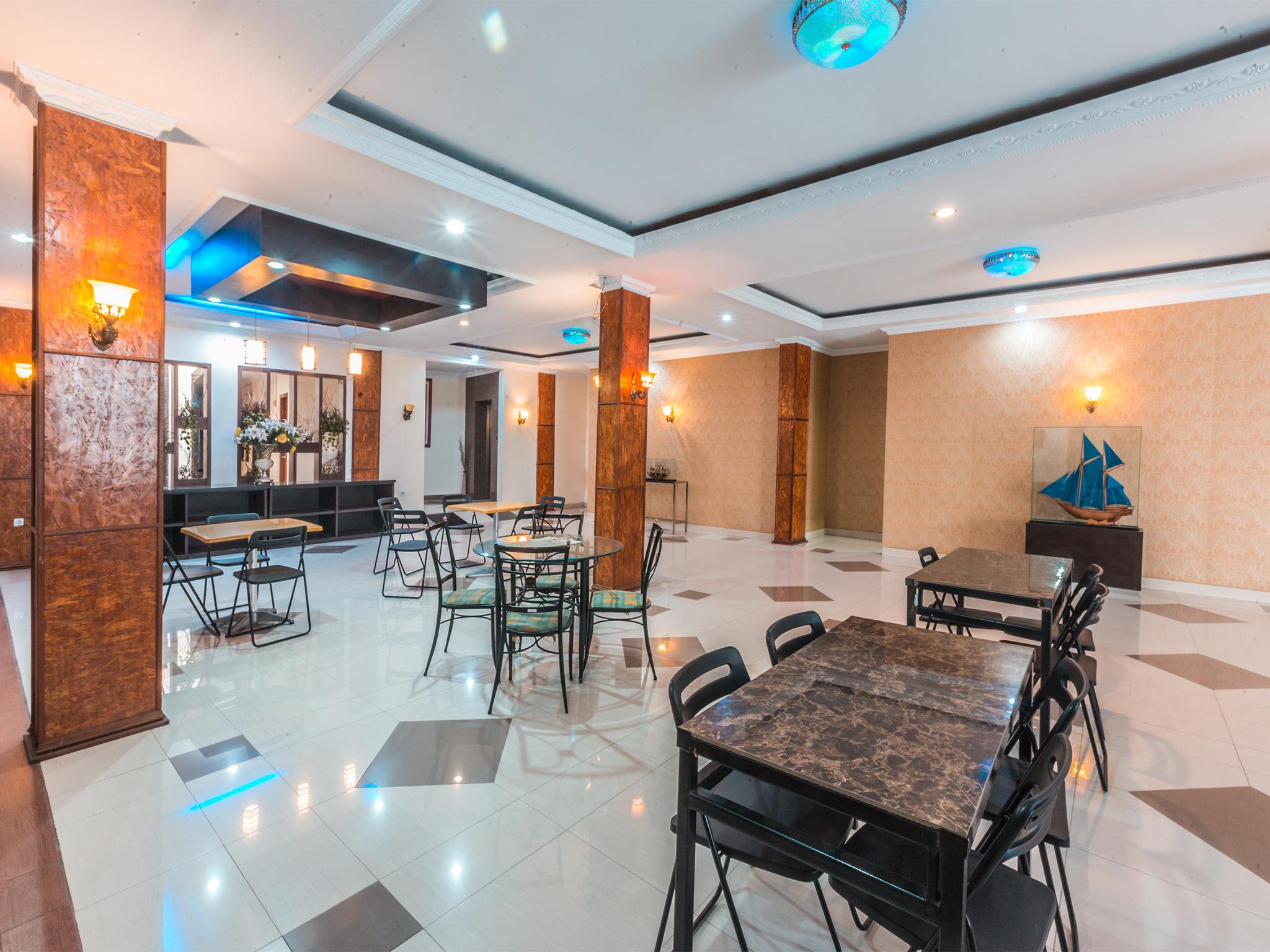Oyo 1667 Wisma Lux Barkah Джакарта Екстериор снимка