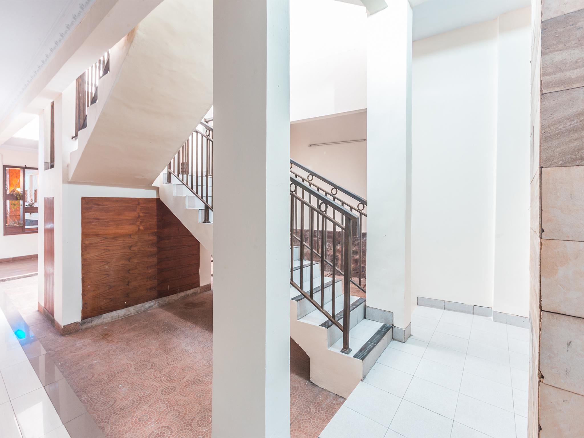Oyo 1667 Wisma Lux Barkah Джакарта Екстериор снимка