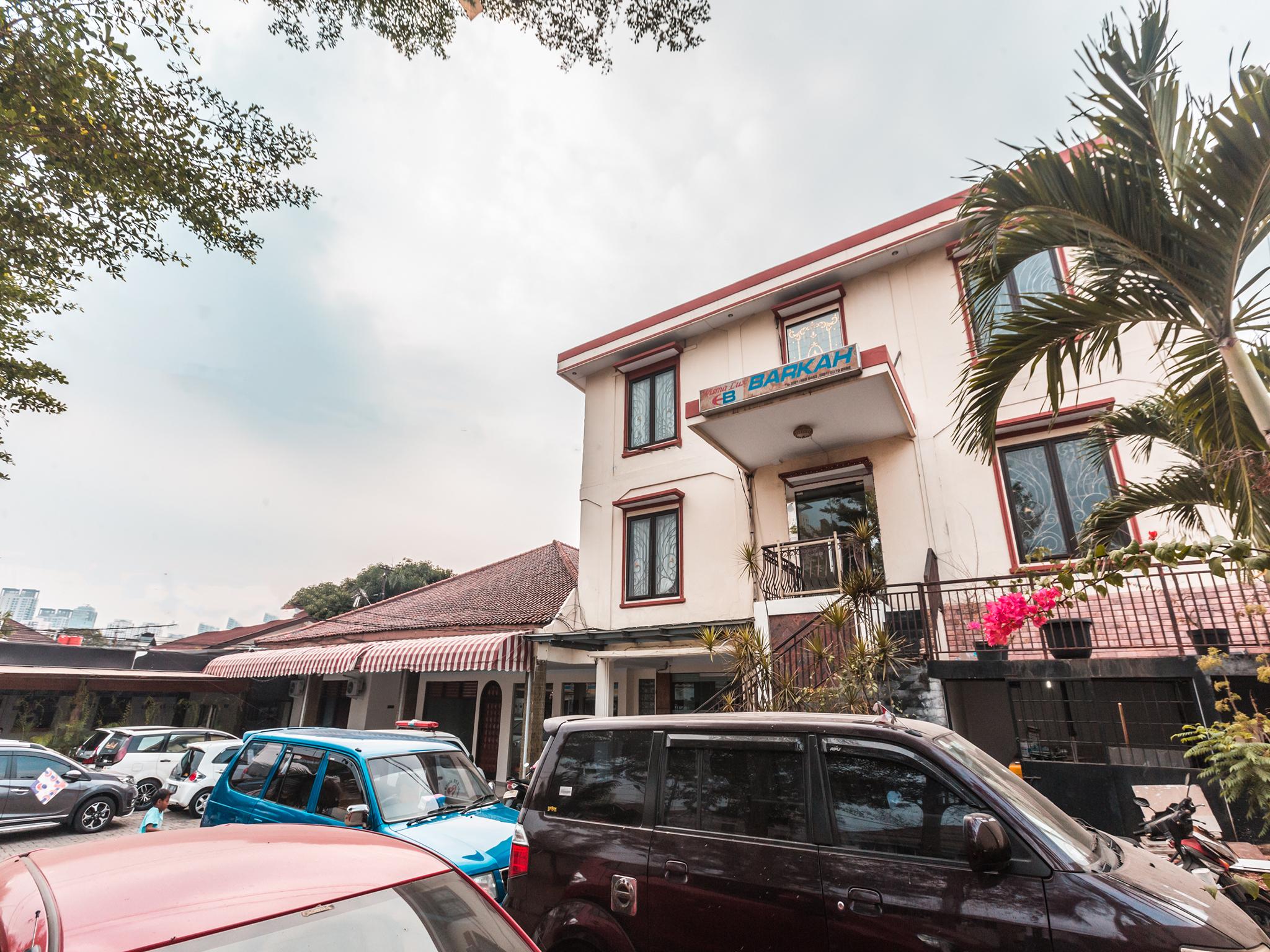 Oyo 1667 Wisma Lux Barkah Джакарта Екстериор снимка