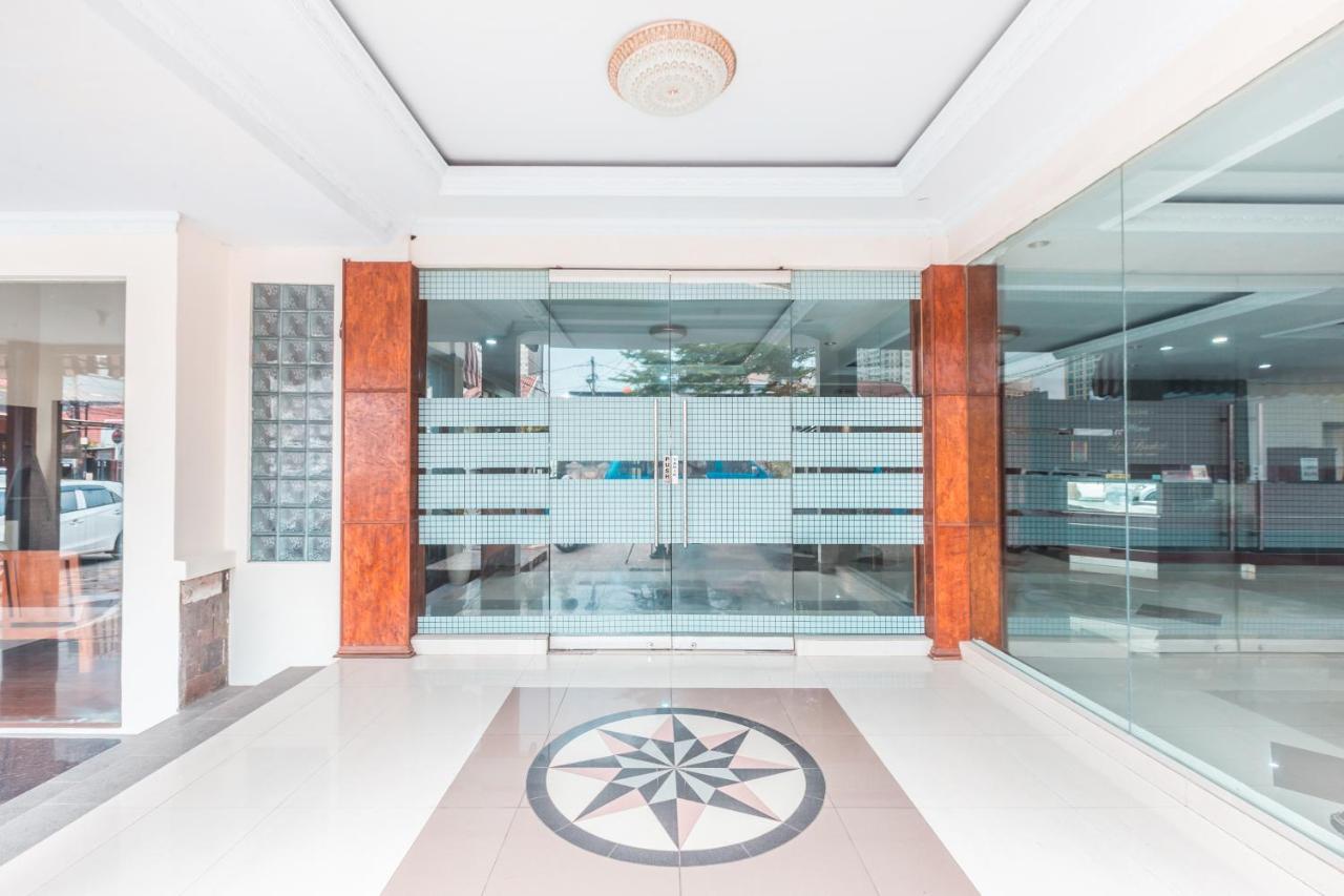 Oyo 1667 Wisma Lux Barkah Джакарта Екстериор снимка