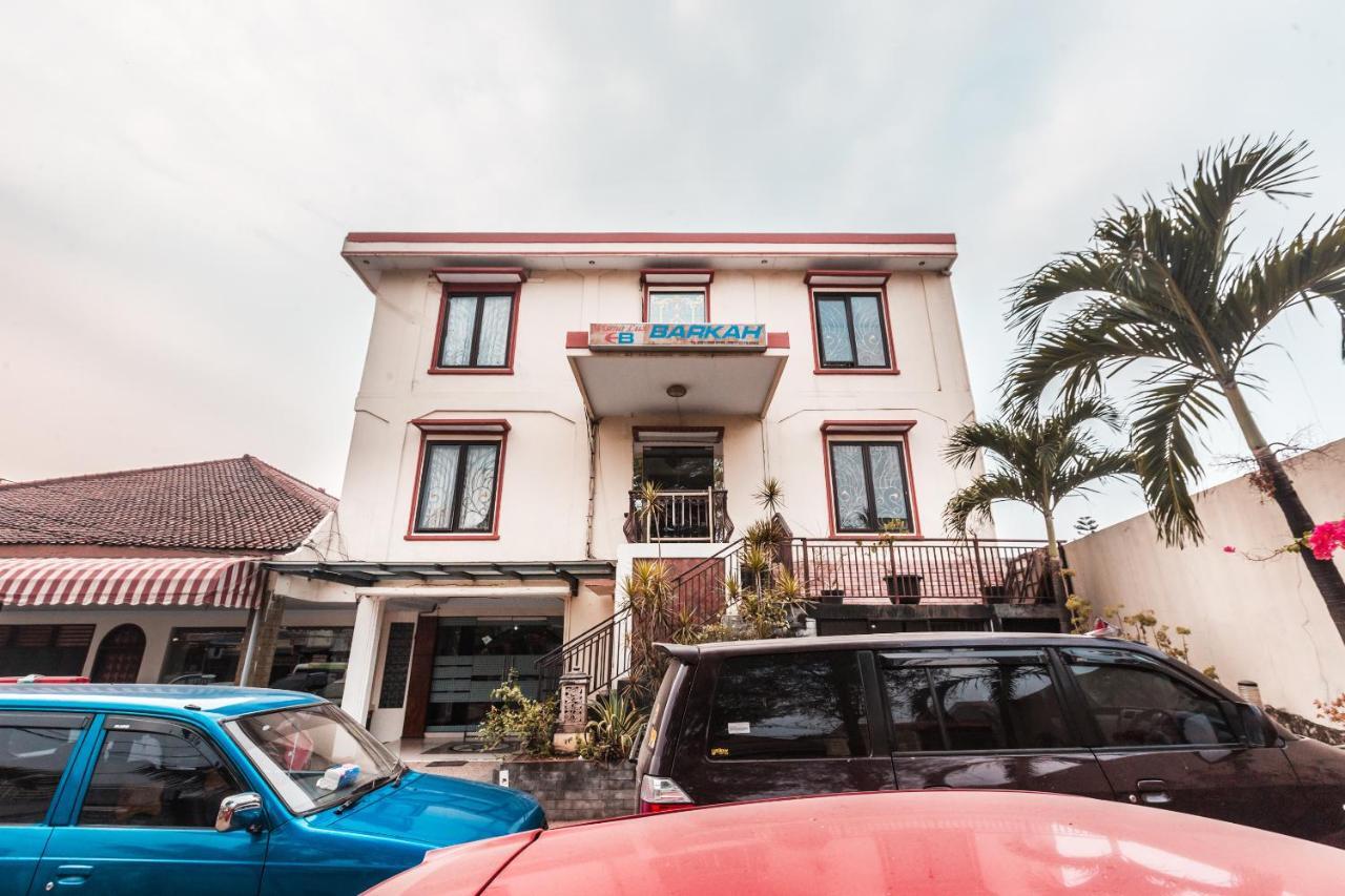 Oyo 1667 Wisma Lux Barkah Джакарта Екстериор снимка