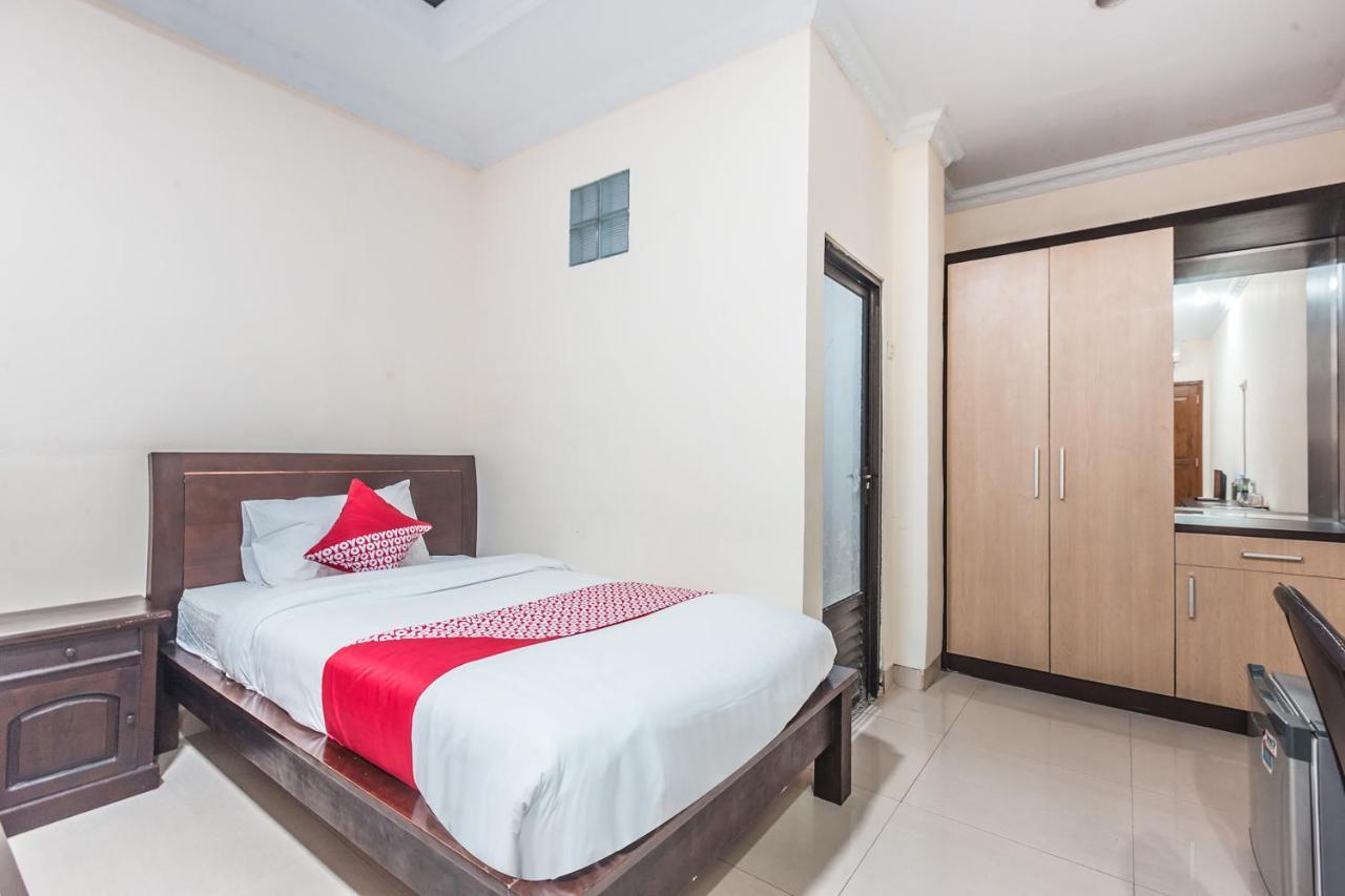 Oyo 1667 Wisma Lux Barkah Джакарта Стая снимка