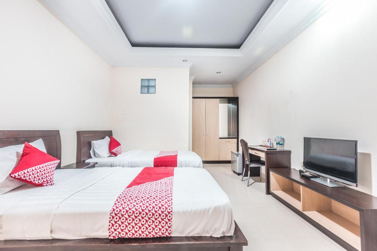 Oyo 1667 Wisma Lux Barkah Джакарта Екстериор снимка