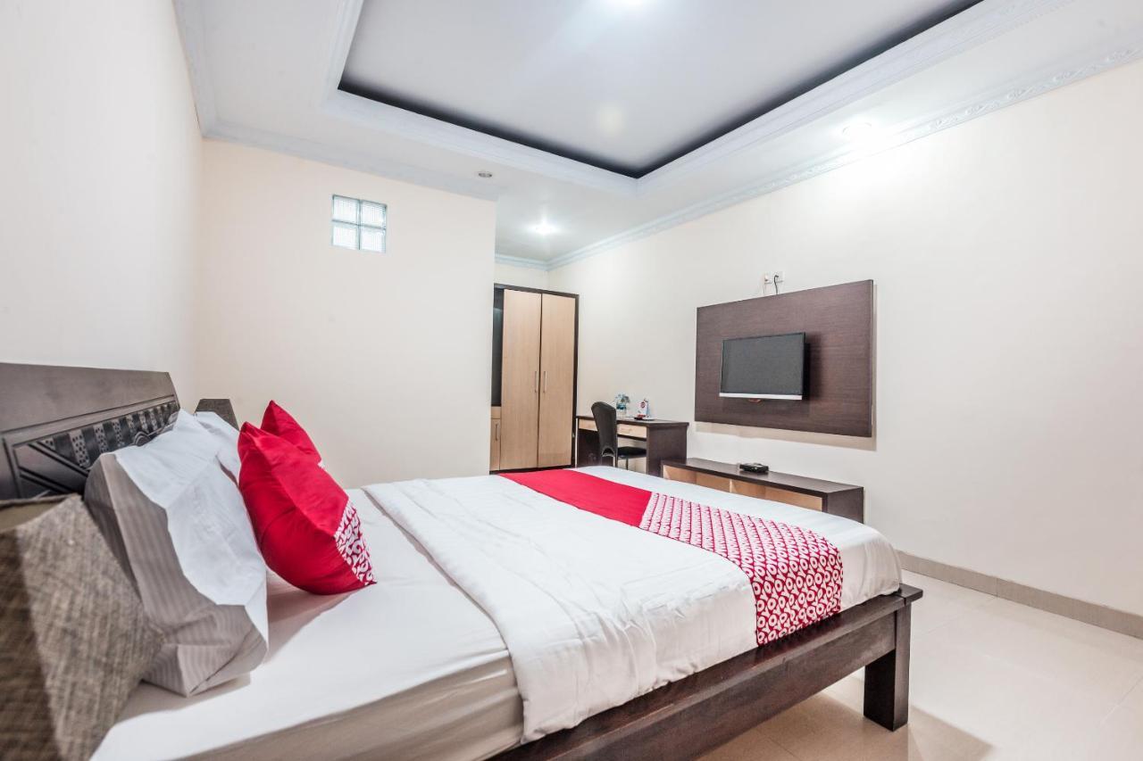 Oyo 1667 Wisma Lux Barkah Джакарта Стая снимка