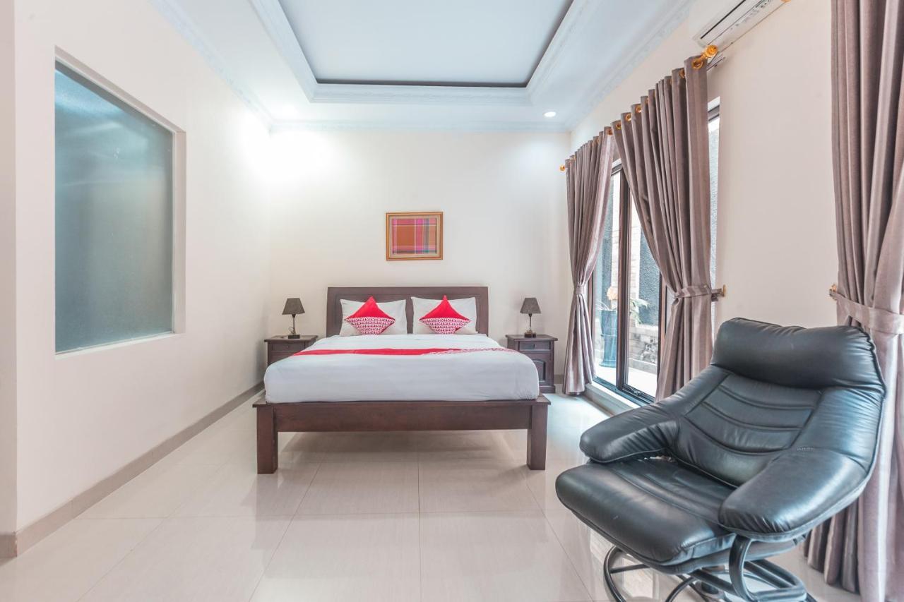 Oyo 1667 Wisma Lux Barkah Джакарта Екстериор снимка