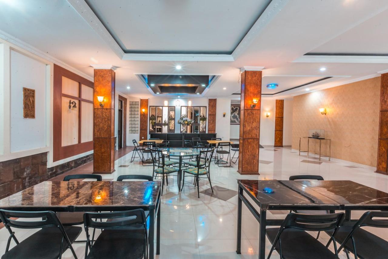 Oyo 1667 Wisma Lux Barkah Джакарта Екстериор снимка